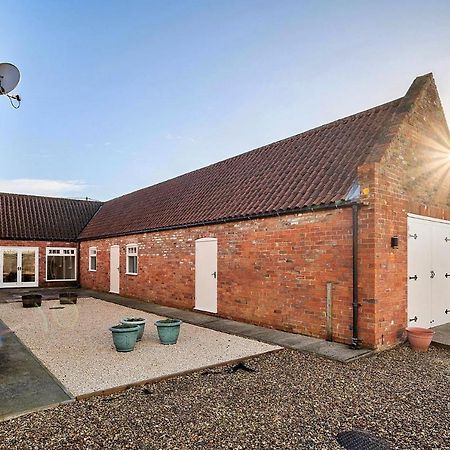 Вилла Finest Retreats - South Barn Winestead Экстерьер фото