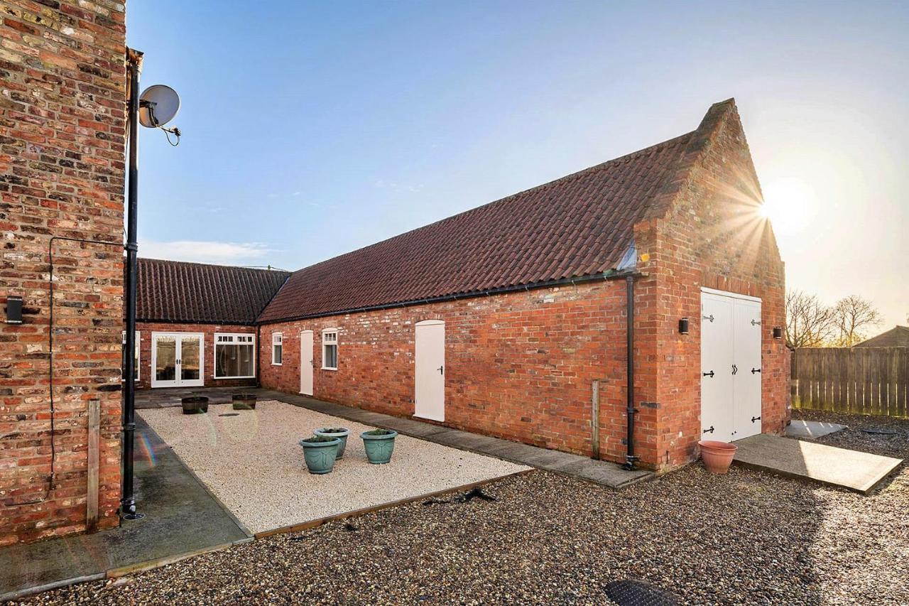 Вилла Finest Retreats - South Barn Winestead Экстерьер фото