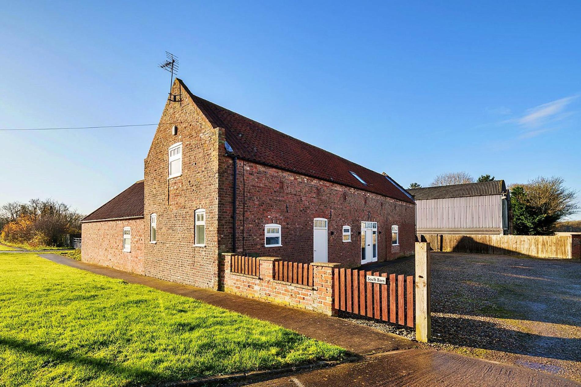 Вилла Finest Retreats - South Barn Winestead Экстерьер фото